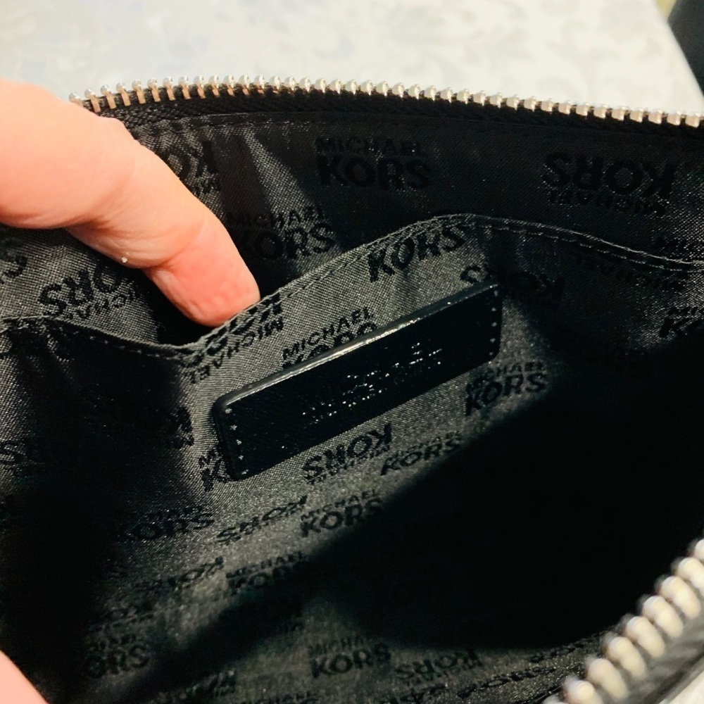 Michael Kors Wristlet in Black w white stars BN - Picture 5 of 7